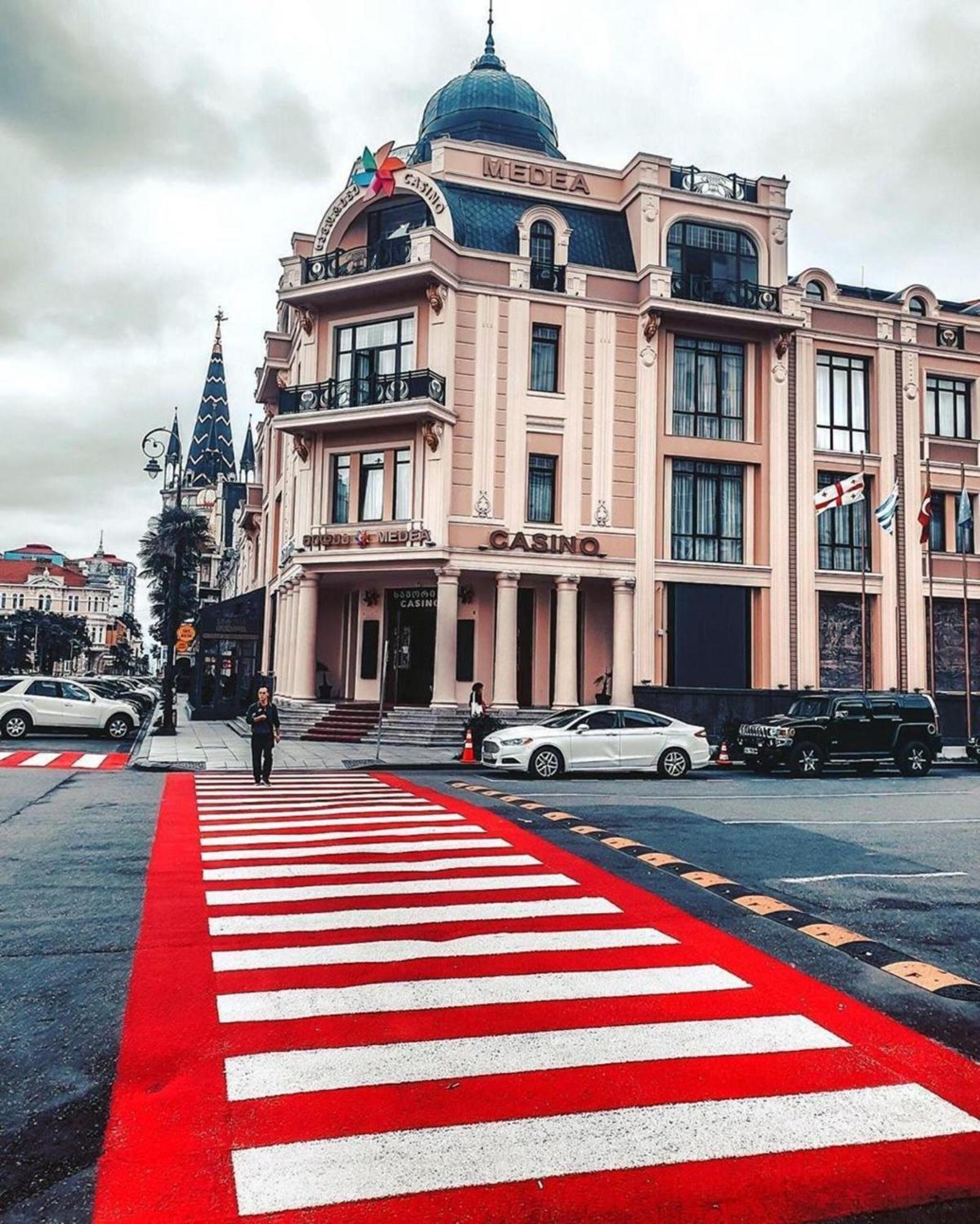 Orbi Aparthotel In Батуми Екстериор снимка